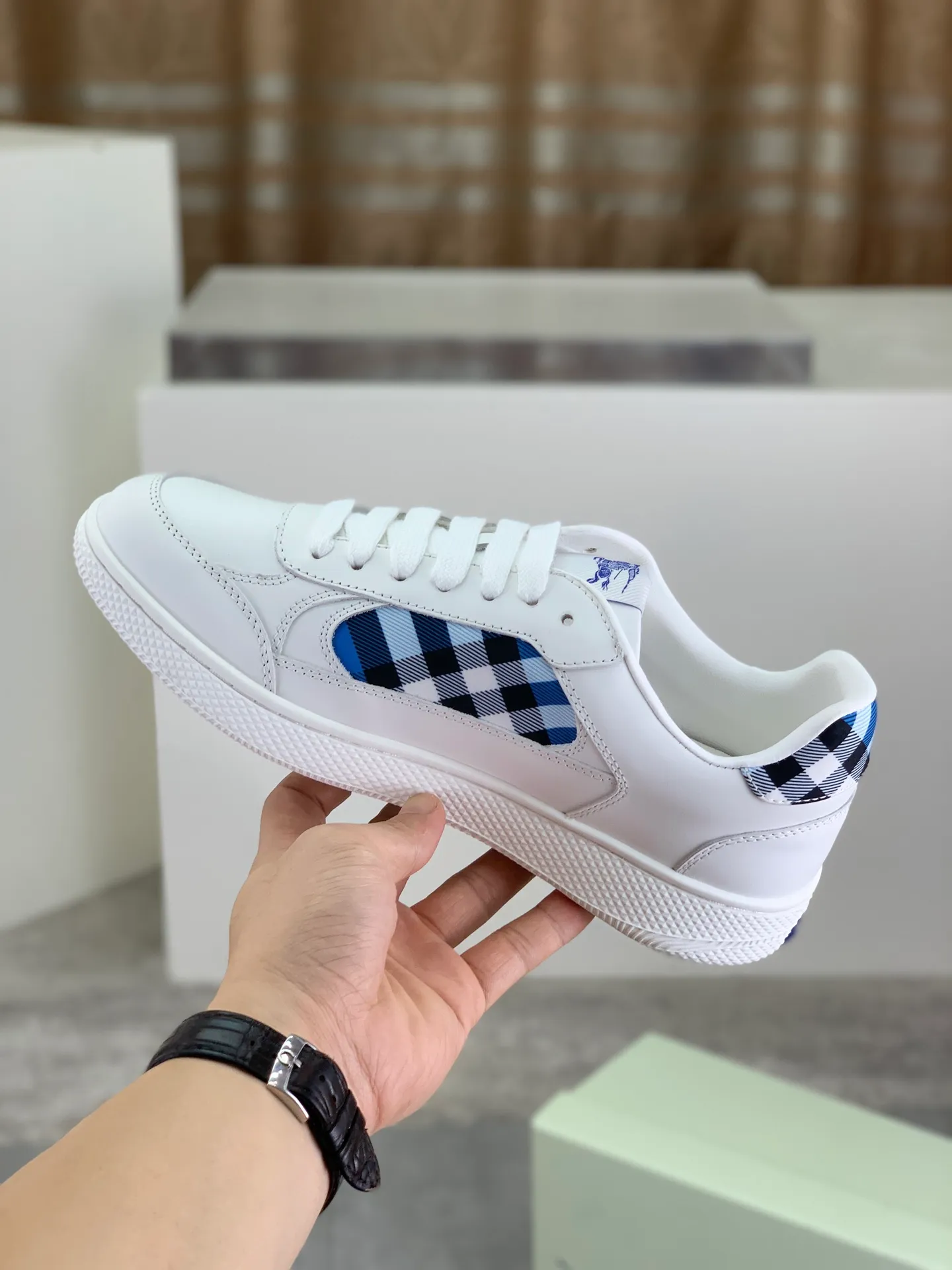 Factory price P640 [BURBERRY] Burberry - High-end quality original order (couples 🧑‍🤝‍🧑 style) - Upper: imported 🔝 original material - Lining: cowhide lining, feet; water-dyed cowhide - Outsole: ultra-light TPR rubber; two-color molded outsole - Super high quality control, fine workmanship: highlighted (high-end, extravagance, grade) -Size: 35-46 (male 38 46 Female 35 40 can be customized)·Color: Multiple colors available